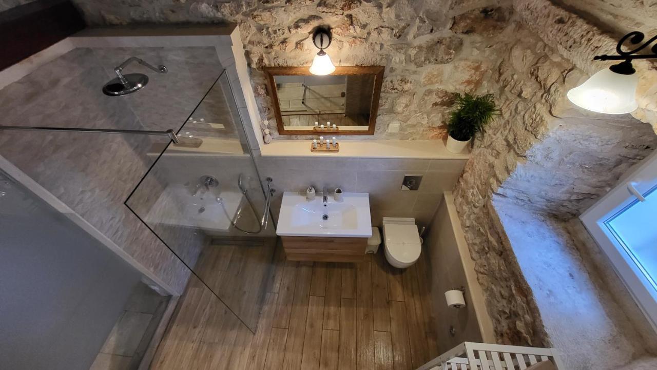 Stone House Apartments Didini Dvori Lumbarda Exterior photo