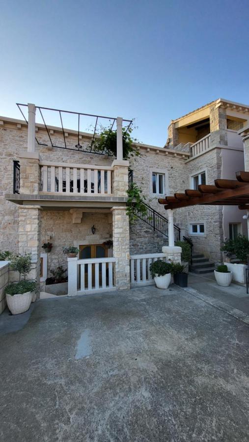 Stone House Apartments Didini Dvori Lumbarda Exterior photo