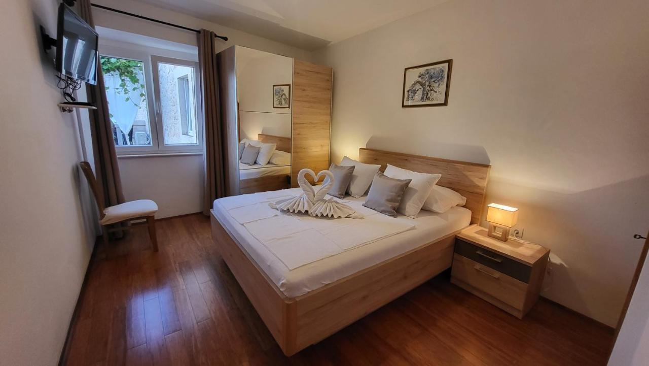 Stone House Apartments Didini Dvori Lumbarda Exterior photo