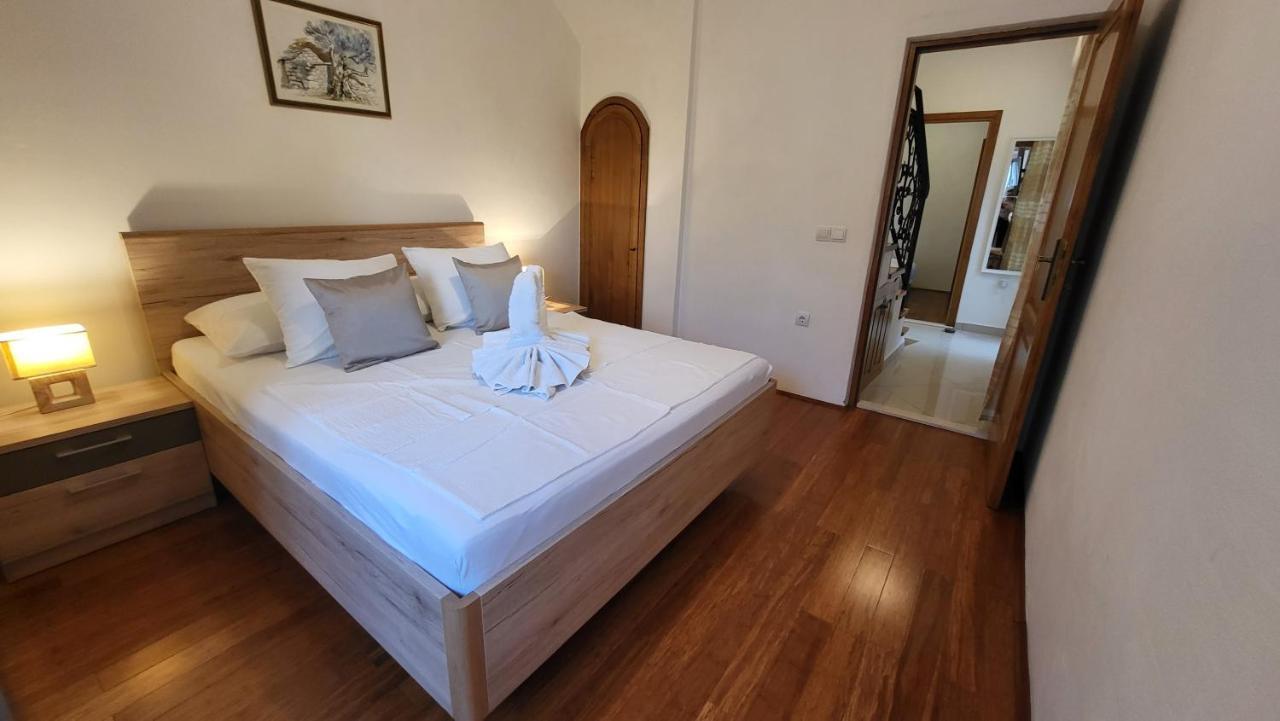 Stone House Apartments Didini Dvori Lumbarda Exterior photo