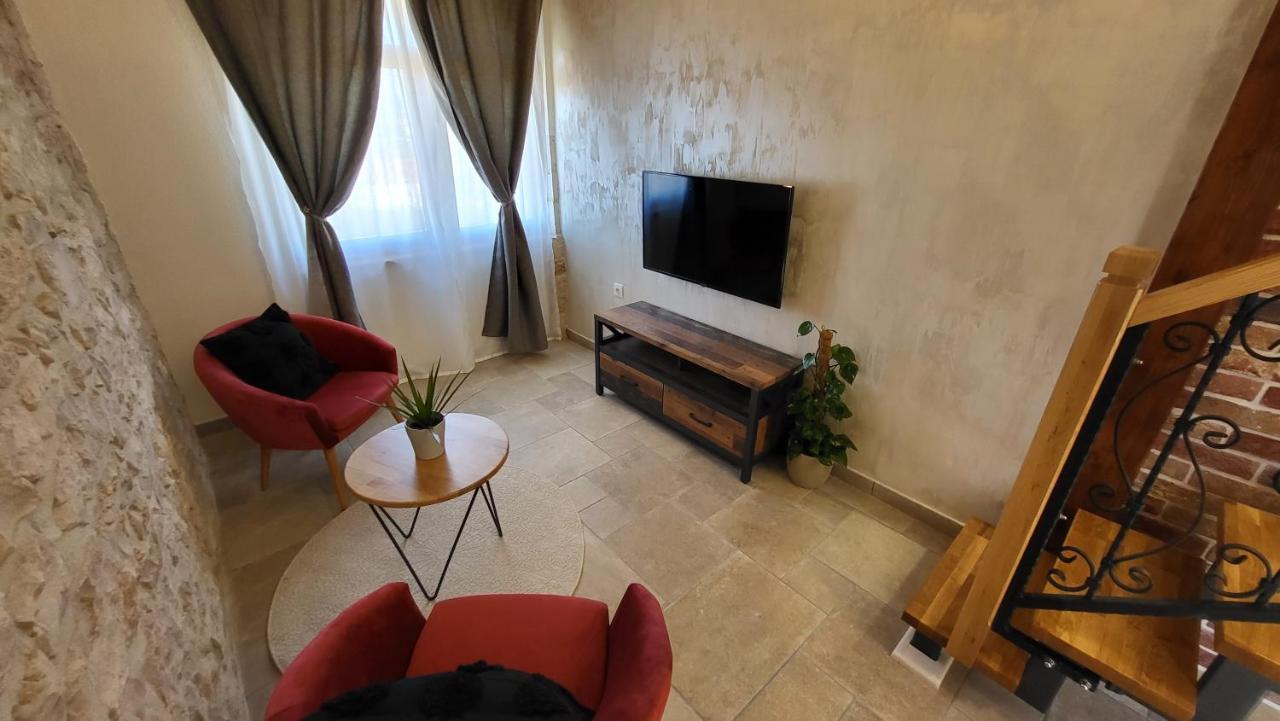 Stone House Apartments Didini Dvori Lumbarda Exterior photo