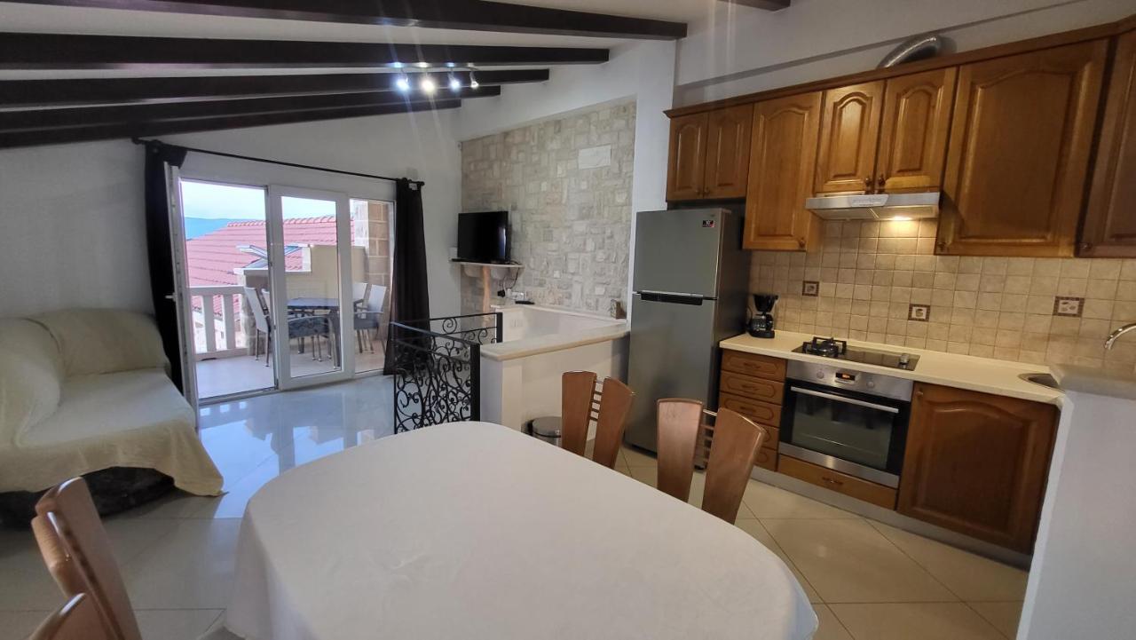 Stone House Apartments Didini Dvori Lumbarda Exterior photo