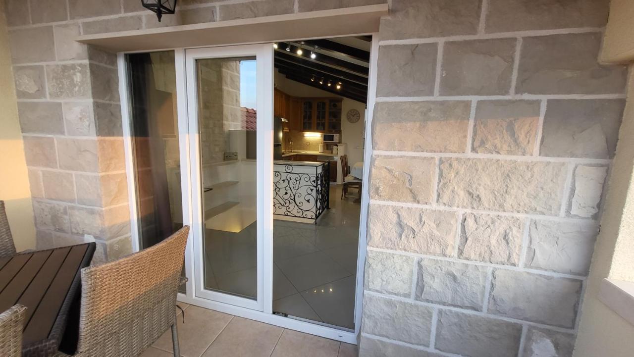 Stone House Apartments Didini Dvori Lumbarda Exterior photo