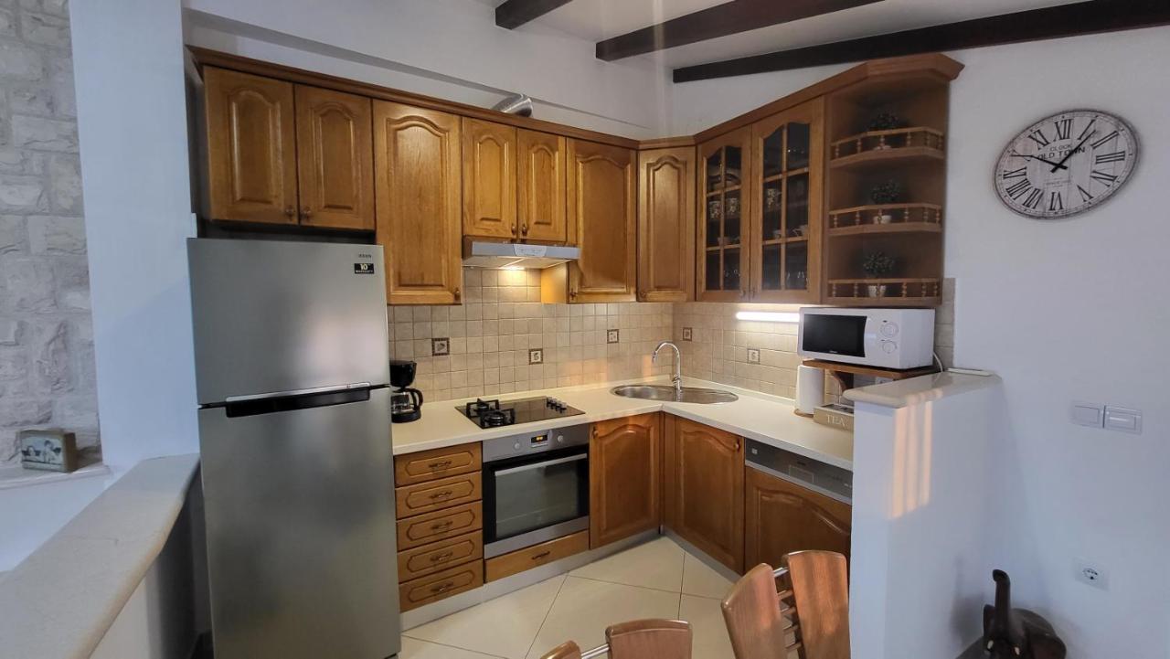 Stone House Apartments Didini Dvori Lumbarda Exterior photo
