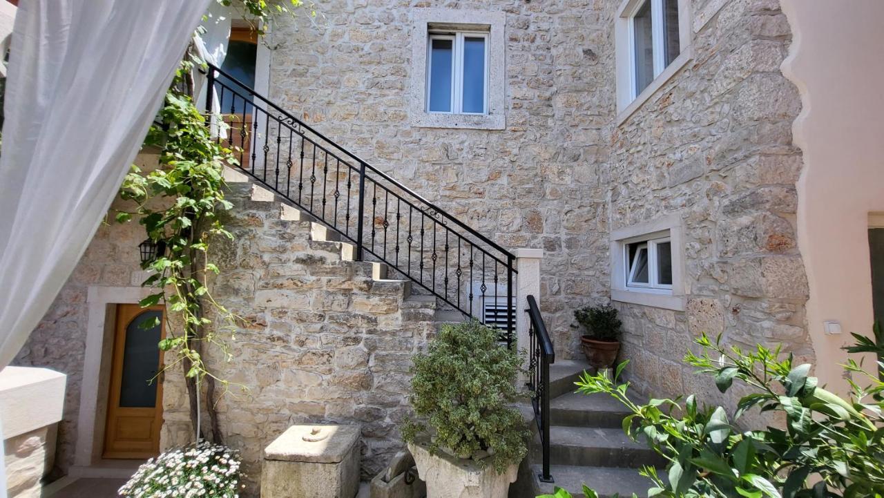 Stone House Apartments Didini Dvori Lumbarda Exterior photo