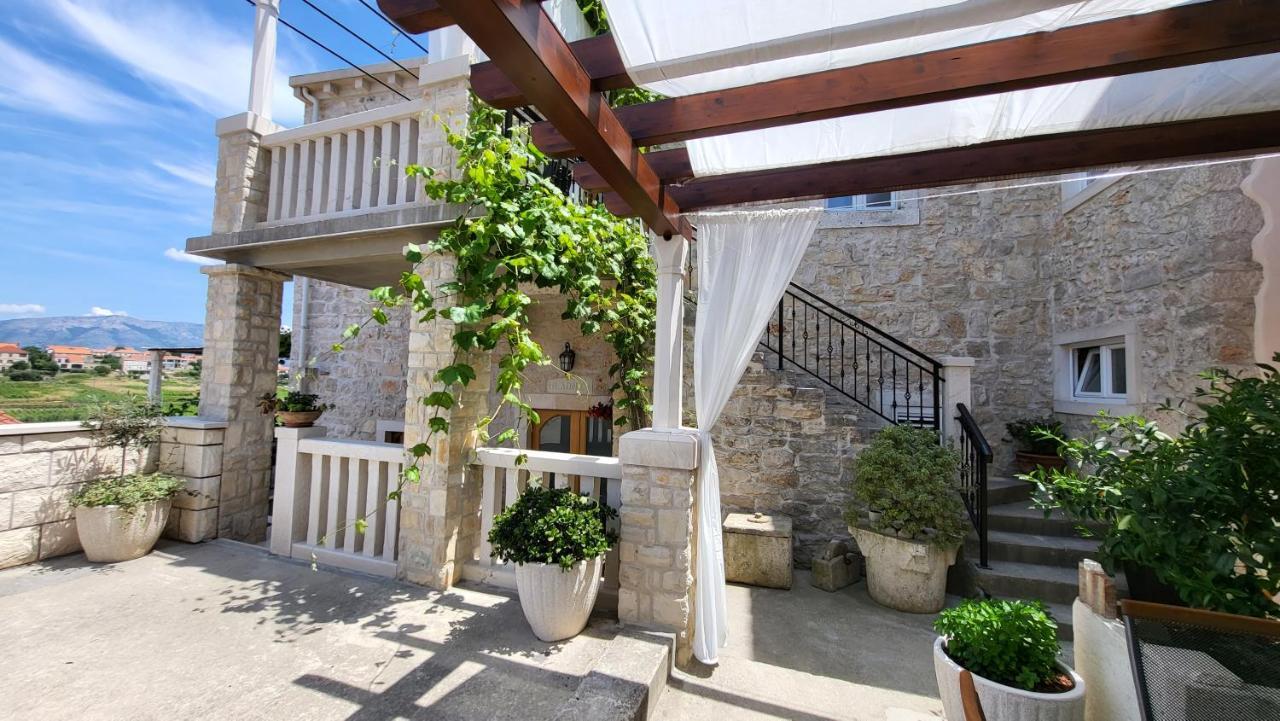Stone House Apartments Didini Dvori Lumbarda Exterior photo