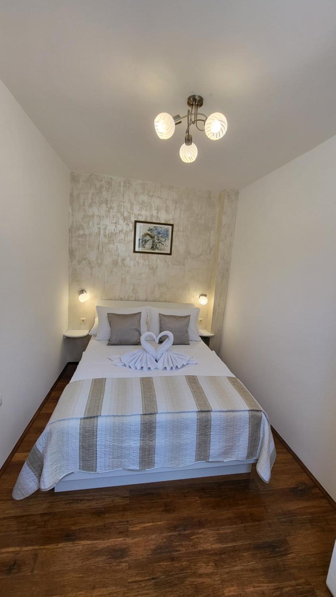 Stone House Apartments Didini Dvori Lumbarda Exterior photo