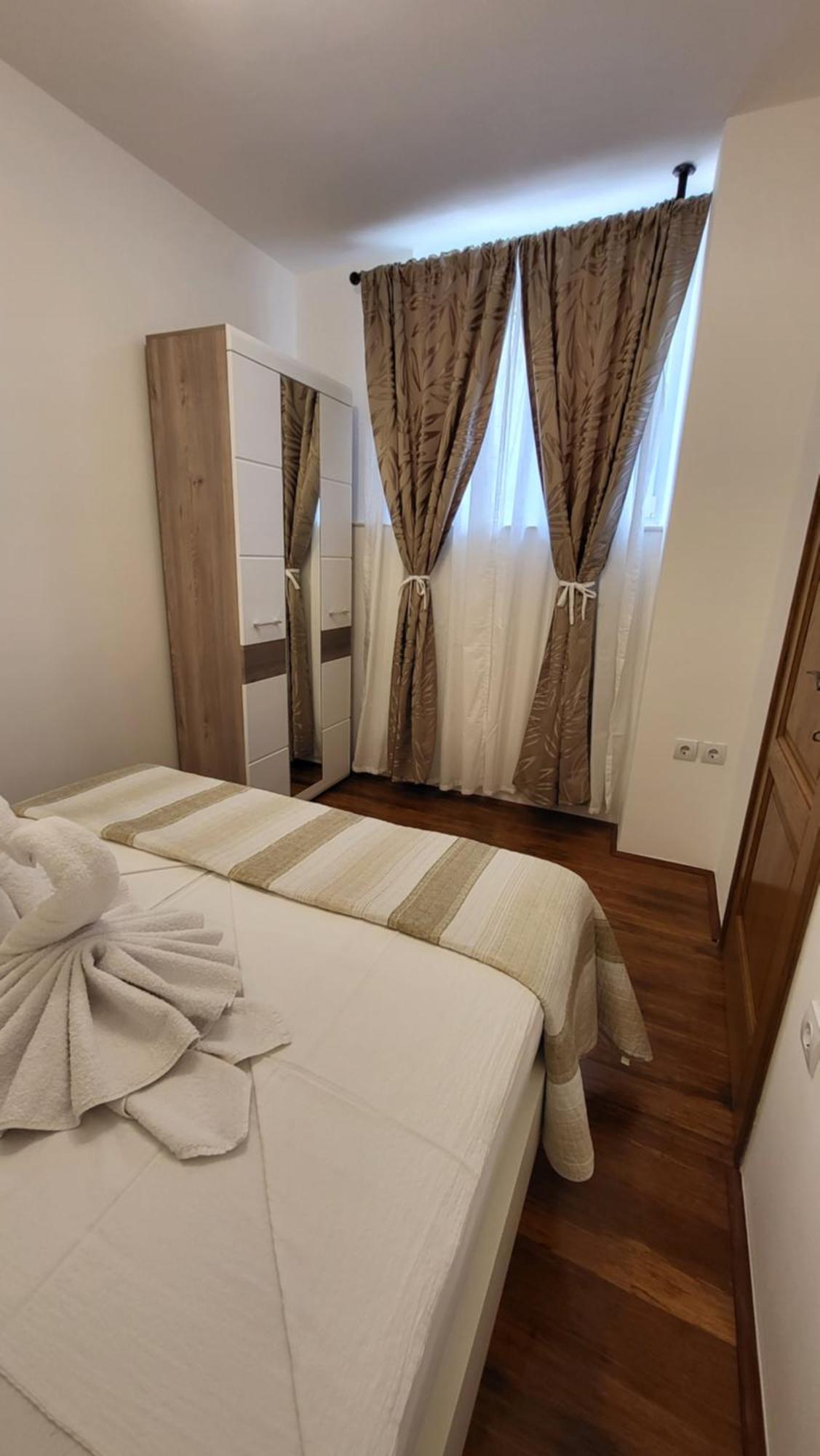 Stone House Apartments Didini Dvori Lumbarda Exterior photo