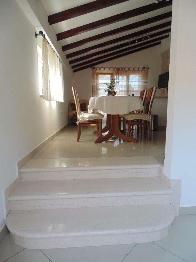 Stone House Apartments Didini Dvori Lumbarda Exterior photo